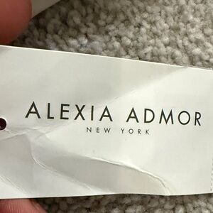 Alexia Admor New York Tag